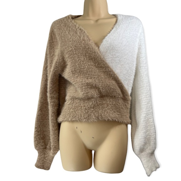 Almost Famous Sweaters - Almost famous Women’s v neck fluffy color block sweater 1x